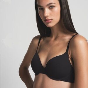 NWT SKIMS Fits Everybody T-Shirt Bra in Onyx, 38D